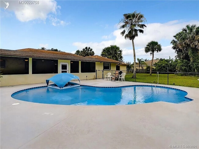 property at 1914 SW Flower Ln