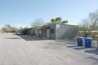 Devon Apartments in Tucson, AZ - Building Photo - Building Photo