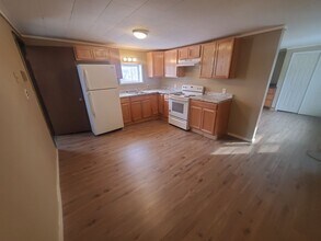 141 College Ave, Unit Apt 2 in Waterville, ME - Building Photo - Building Photo