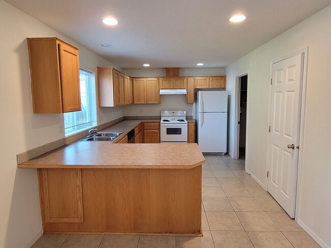 420 Laguna Dr in Moses Lake, WA - Building Photo - Building Photo