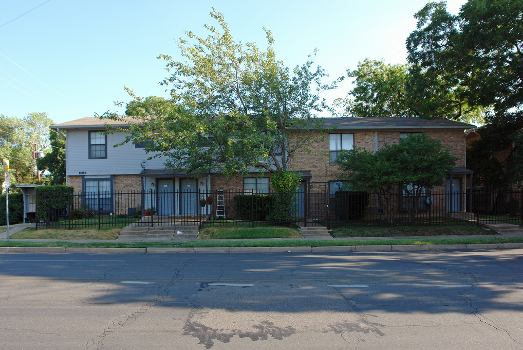 5911 Ross Ave in Dallas, TX - Foto de edificio