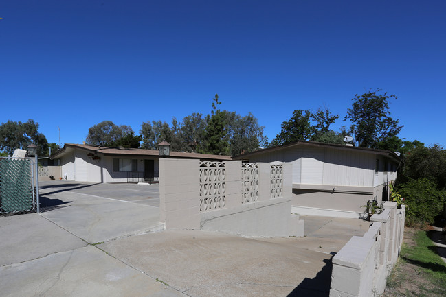 689 Tyrone St in El Cajon, CA - Building Photo - Building Photo