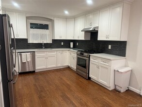 18 Juniper Rd in Port Washington, NY - Building Photo - Building Photo