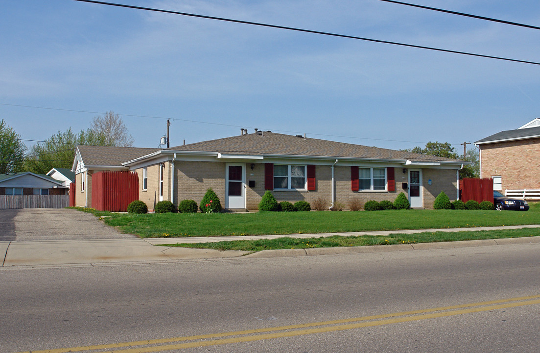 724-740 W Lake Ave in New Carlisle, OH - Building Photo