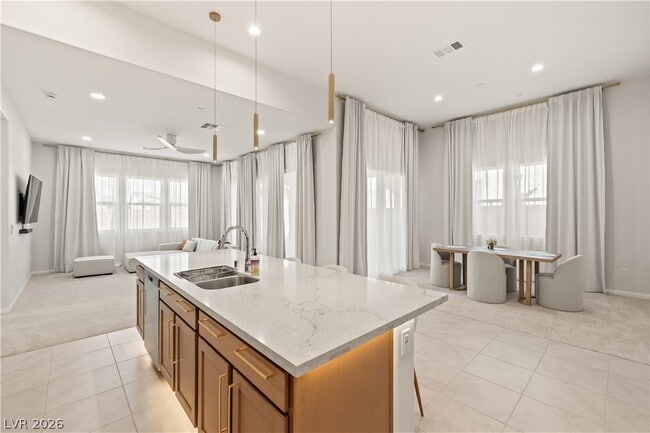 684 Ambridge Dr in Henderson, NV - Building Photo - Building Photo