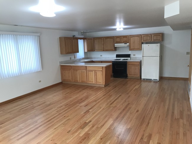 4453 S Harlem Ave | Rentals in Berwyn, IL