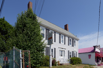 558 Washington St in Abington, MA - Building Photo - Building Photo