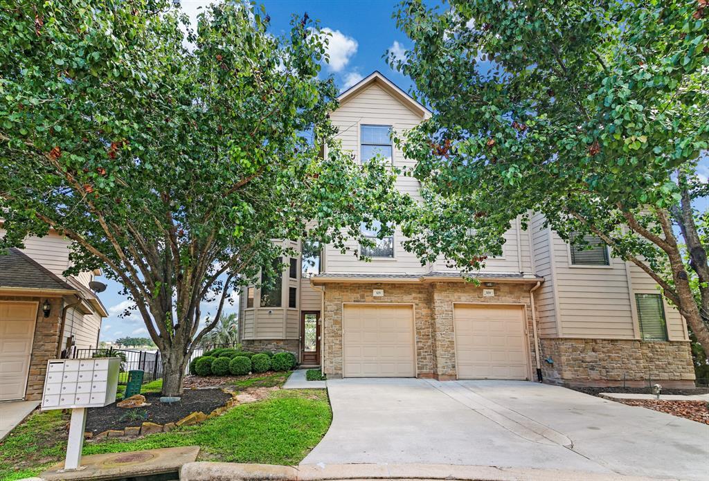325 Old Aqua W Lndg in Conroe, TX - Building Photo