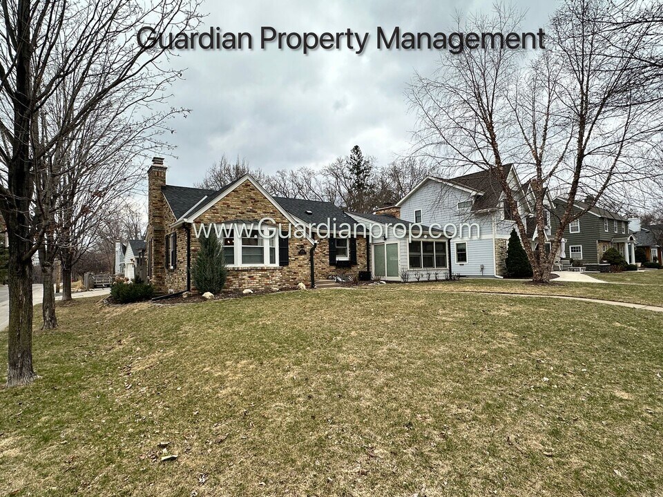 4301 Mackey Ave in Minneapolis, MN - Building Photo