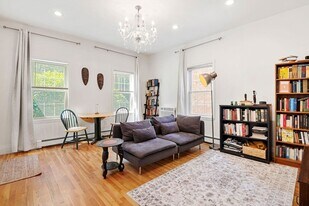249 Roxbury St, Unit 1 in Boston, MA - Building Photo