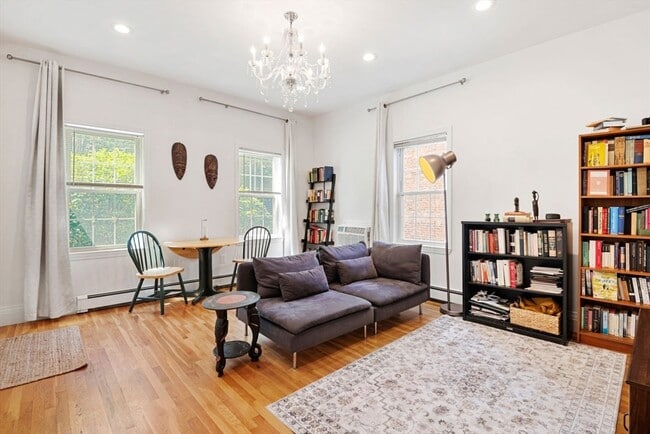 249 Roxbury St, Unit 1