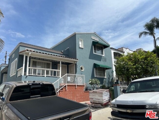 property at 860 Serrano Pl