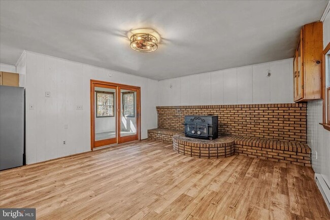 438 Gloyd Ln in Great Cacapon, WV - Building Photo - Building Photo