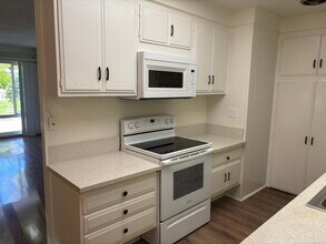 2280 Via Mariposa W in Laguna Woods, CA - Building Photo - Building Photo