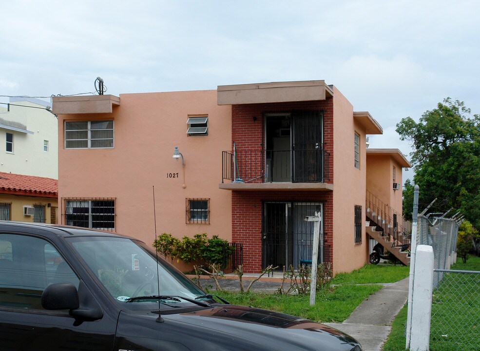 Etoile Apartments in Miami, FL - Building Photo