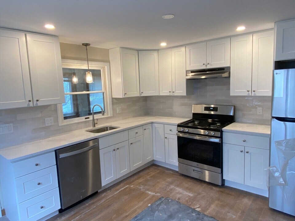 32 Forest St, Unit 1 in Watertown, MA - Foto de edificio