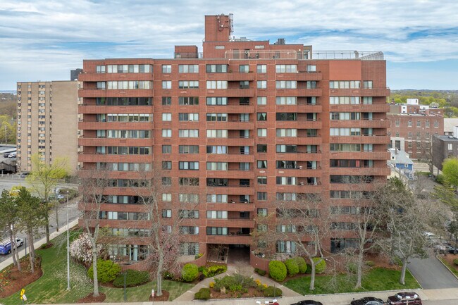 77 Adams St in Quincy, MA - Foto de edificio - Building Photo