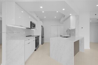 3215 NE 184th St in Aventura, FL - Building Photo - Building Photo