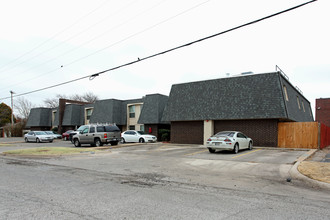 Nichols Hills Townhomes in Oklahoma City, OK - Building Photo - Building Photo