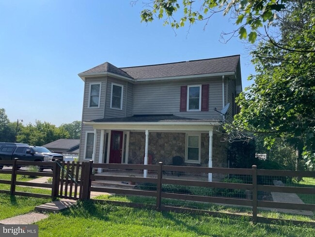property at 12122 Woodsboro Pike