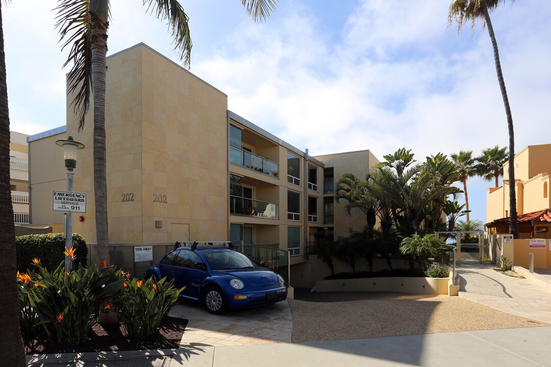 Whispering Sands in La Jolla, CA - Building Photo