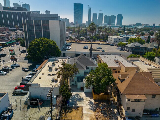 Burlington House in Los Angeles, CA - Building Photo - Building Photo