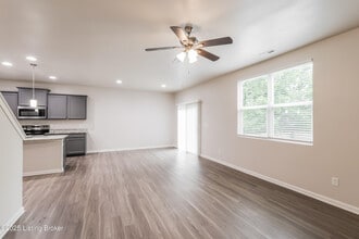 143 Ardmore Crossing Dr in Shelbyville, KY - Building Photo - Building Photo