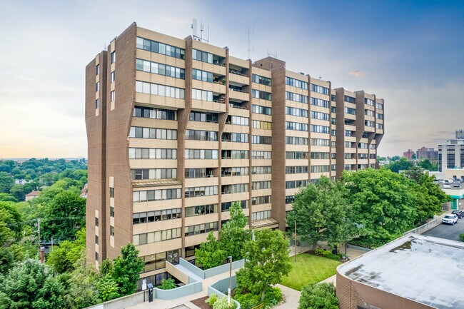 Washington Square Condos in Mt. Lebanon, PA - Building Photo - Building Photo