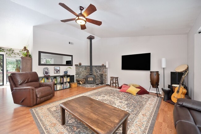 6127 Silverleaf Dr in Foresthill, CA - Building Photo - Building Photo