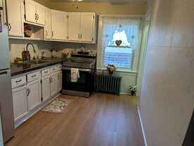 269 N 1st Ave in Manville, NJ - Building Photo