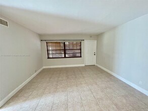 2624 Riverside Dr in Coral Springs, FL - Building Photo - Building Photo