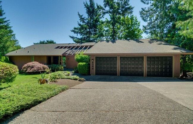 property at 6790 SW Raleighview Ct