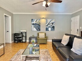 300 Peachtree St in Atlanta, GA - Building Photo