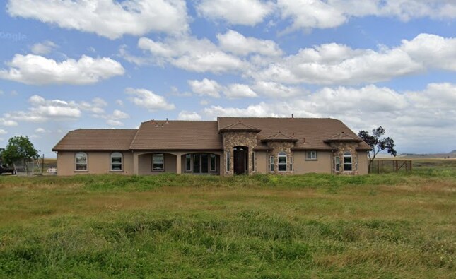 40383 Ave 14 in Madera, CA - Building Photo