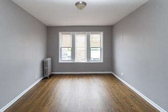 7038 S Chappel Ave in Chicago, IL - Building Photo - Building Photo