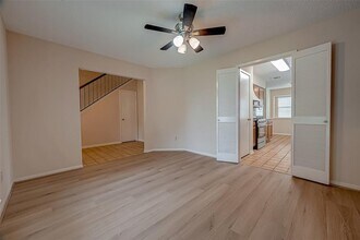 3022 Sam Houston Dr in Sugar Land, TX - Building Photo - Building Photo