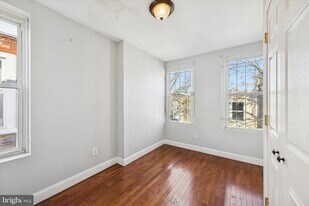 1625 Edgley St in Philadelphia, PA - Building Photo