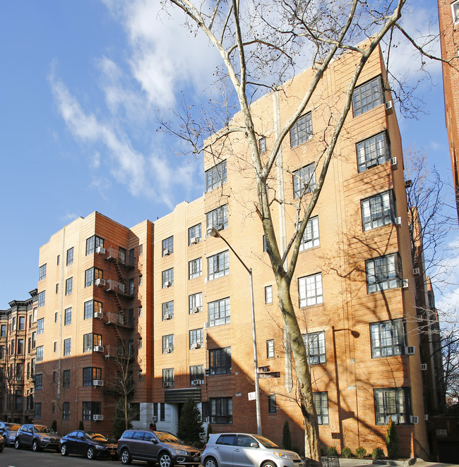 140 8th Ave in Brooklyn, NY - Foto de edificio - Building Photo