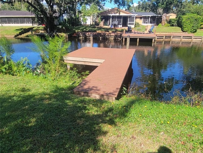 4642 Roberts Rd in Land O Lakes, FL - Foto de edificio - Building Photo