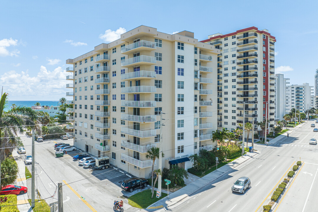 Stratford Towers in Hollywood, FL - Building Photo