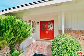 23431 Clarendon St in Los Angeles, CA - Building Photo - Building Photo