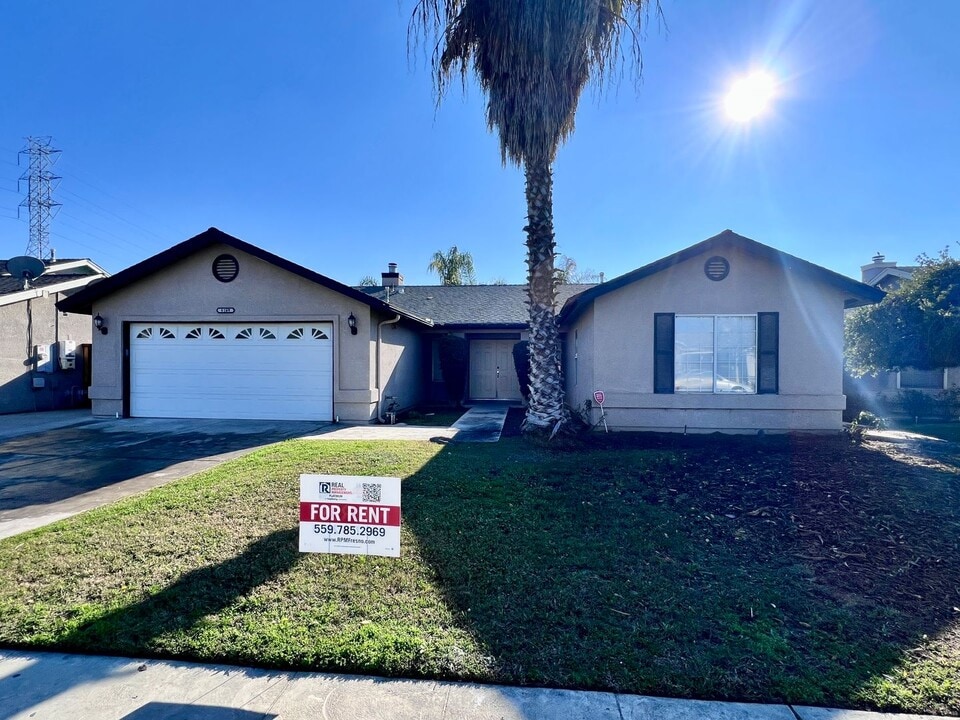 6169 W San Ramon Ave in Fresno, CA - Building Photo