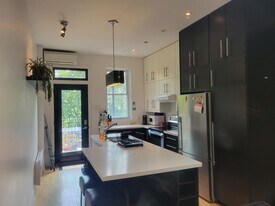 5560 R. Saint-Denis in Montréal, QC - Building Photo