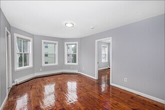 10 Kilby St, Unit 3R in Somerville, MA - Foto de edificio - Building Photo