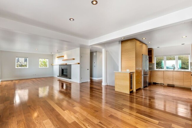 302 NW Albemarle Terrace in Portland, OR - Building Photo - Building Photo