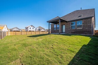 108 Leatherleaf Dr in Mustang Ridge, TX - Building Photo - Building Photo