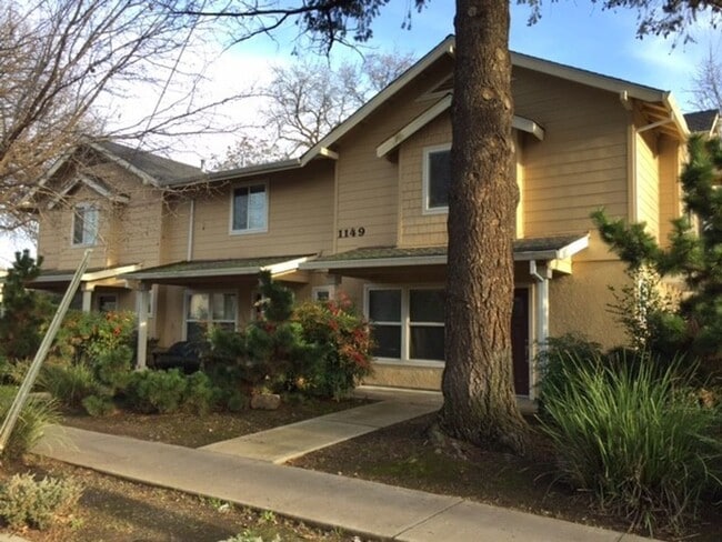 1149 W 3rd St in Chico, CA - Building Photo - Building Photo