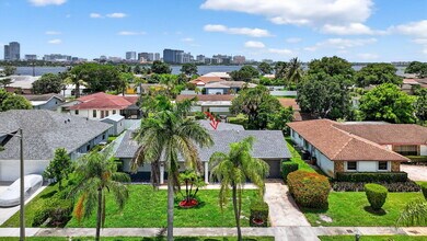 600 S Mangonia Cir in West Palm Beach, FL - Building Photo - Building Photo