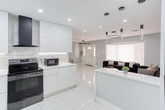 4925 Polk St in Hollywood, FL - Foto de edificio - Building Photo