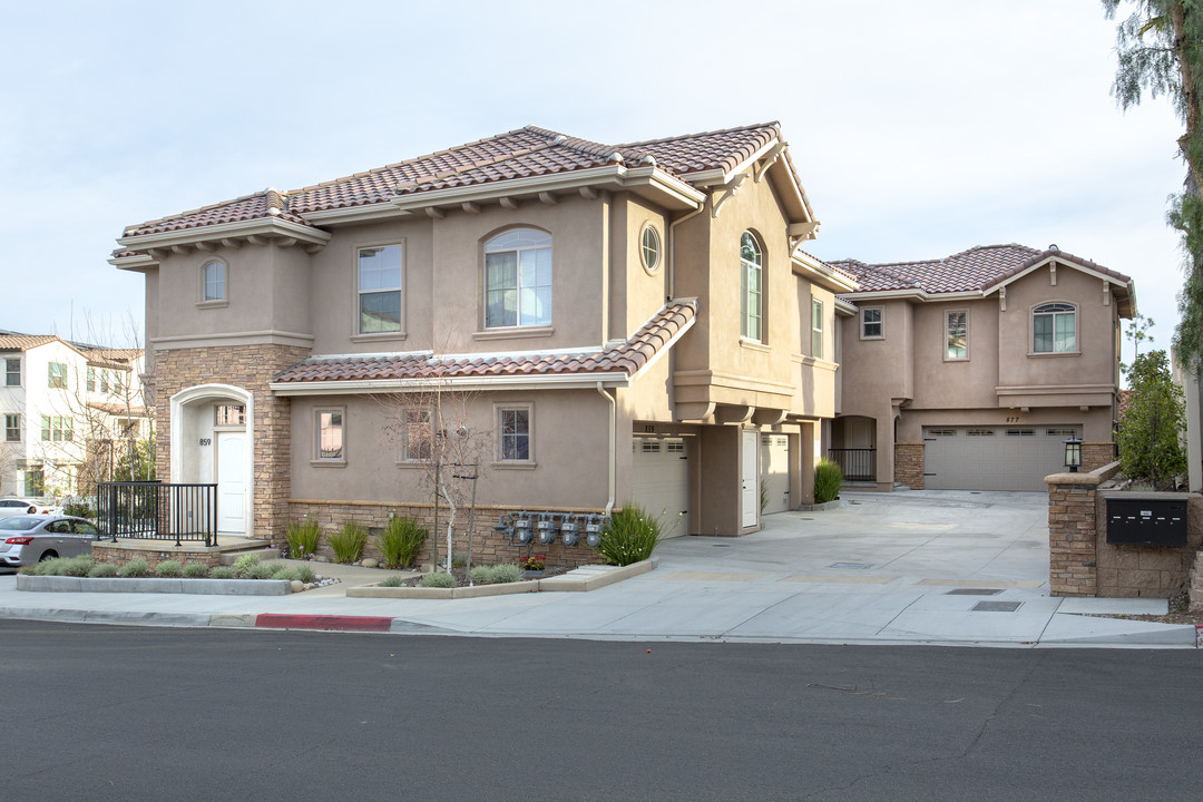 859 Pierce Ct in Thousand Oaks, CA - Foto de edificio